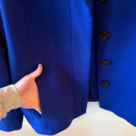 Women's Lands End Cobalt Blue Coat size 10P, EUC - Picture 4 of 8